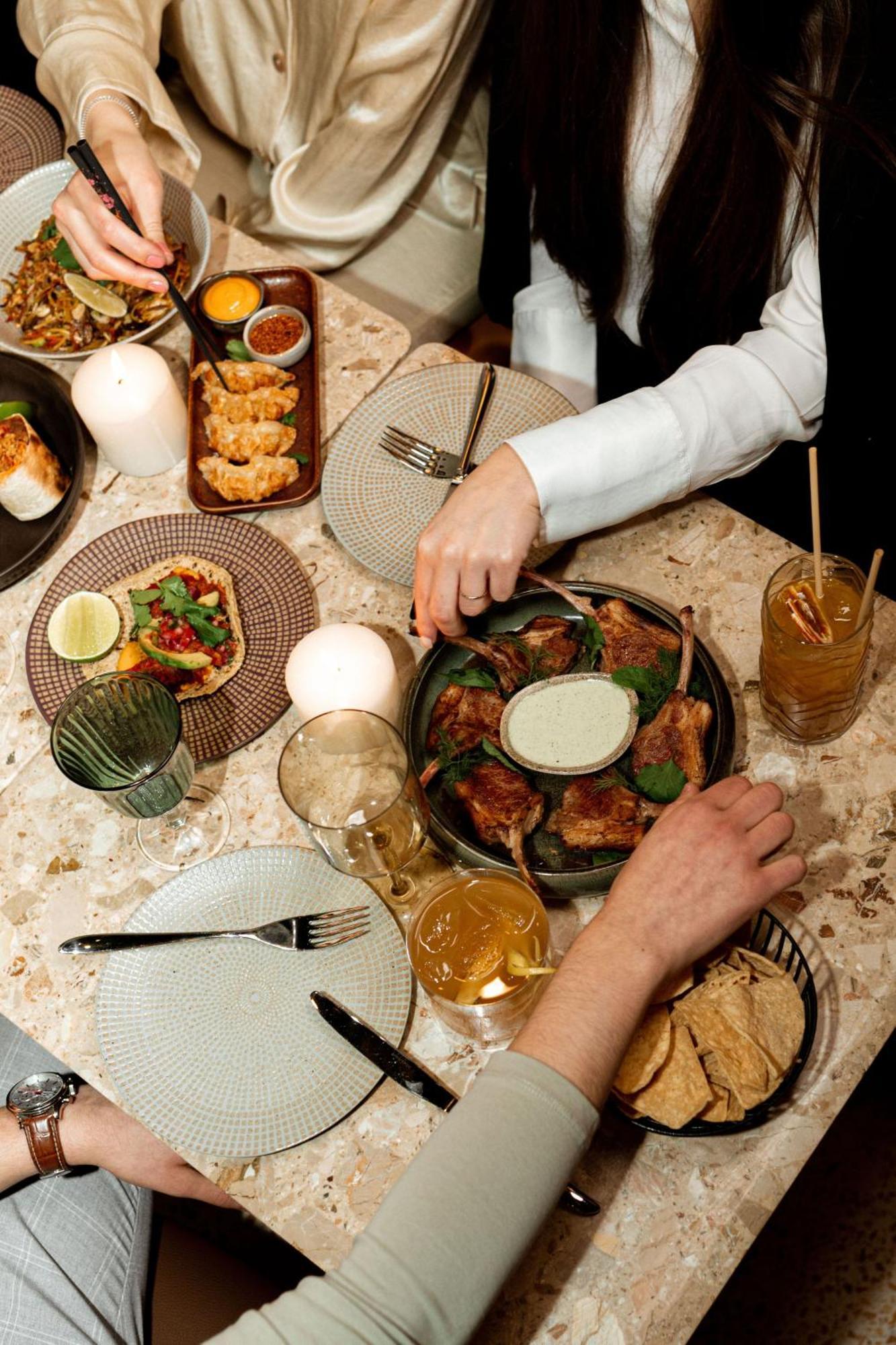 Verno House Budapest, Vignette Collection By Ihg 外观 照片 A typical dinner at a restaurant