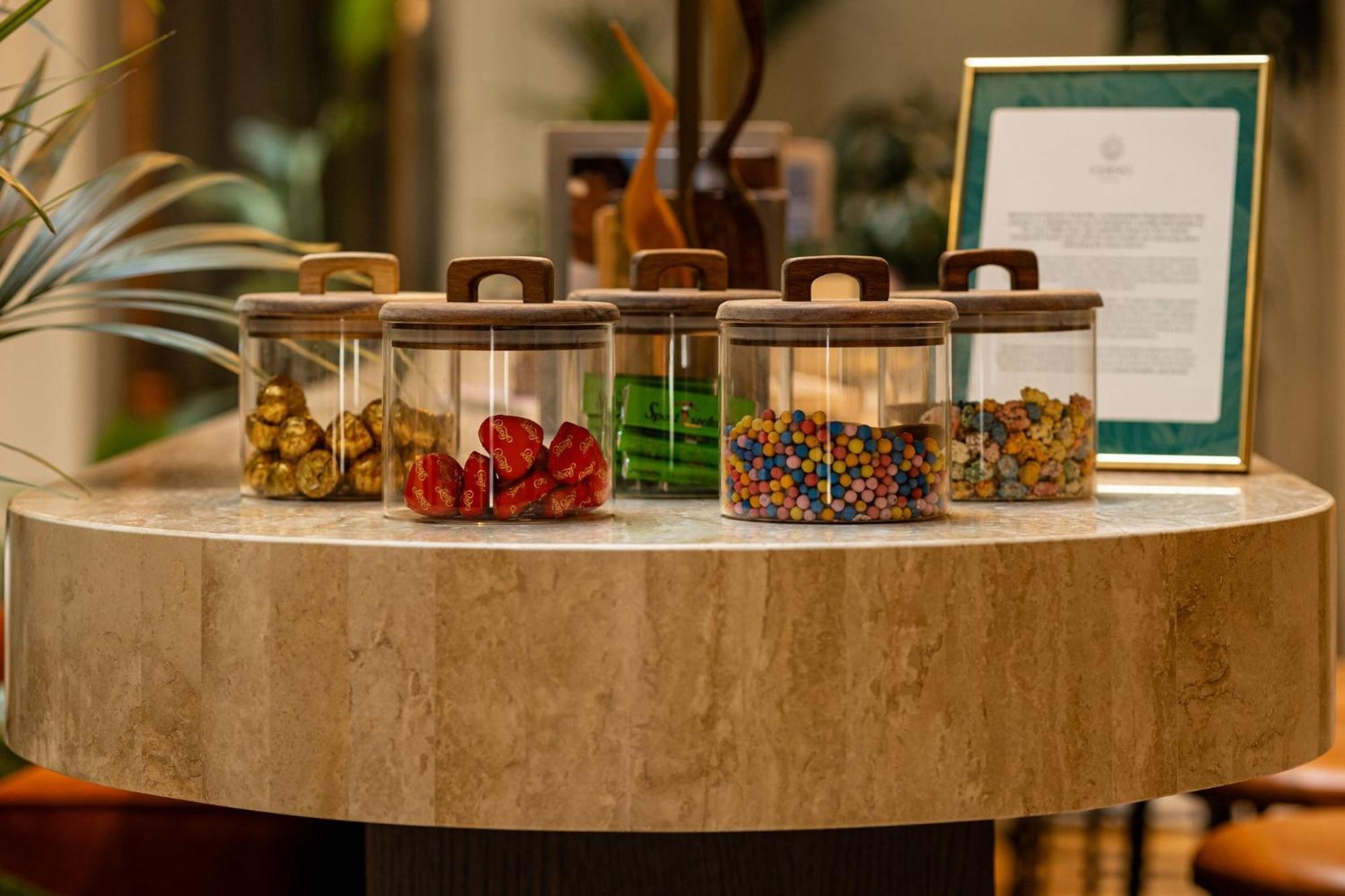 Verno House Budapest, Vignette Collection By Ihg 外观 照片 A selection of teas at the lobby of the Mandarin Oriental, Hong Kong