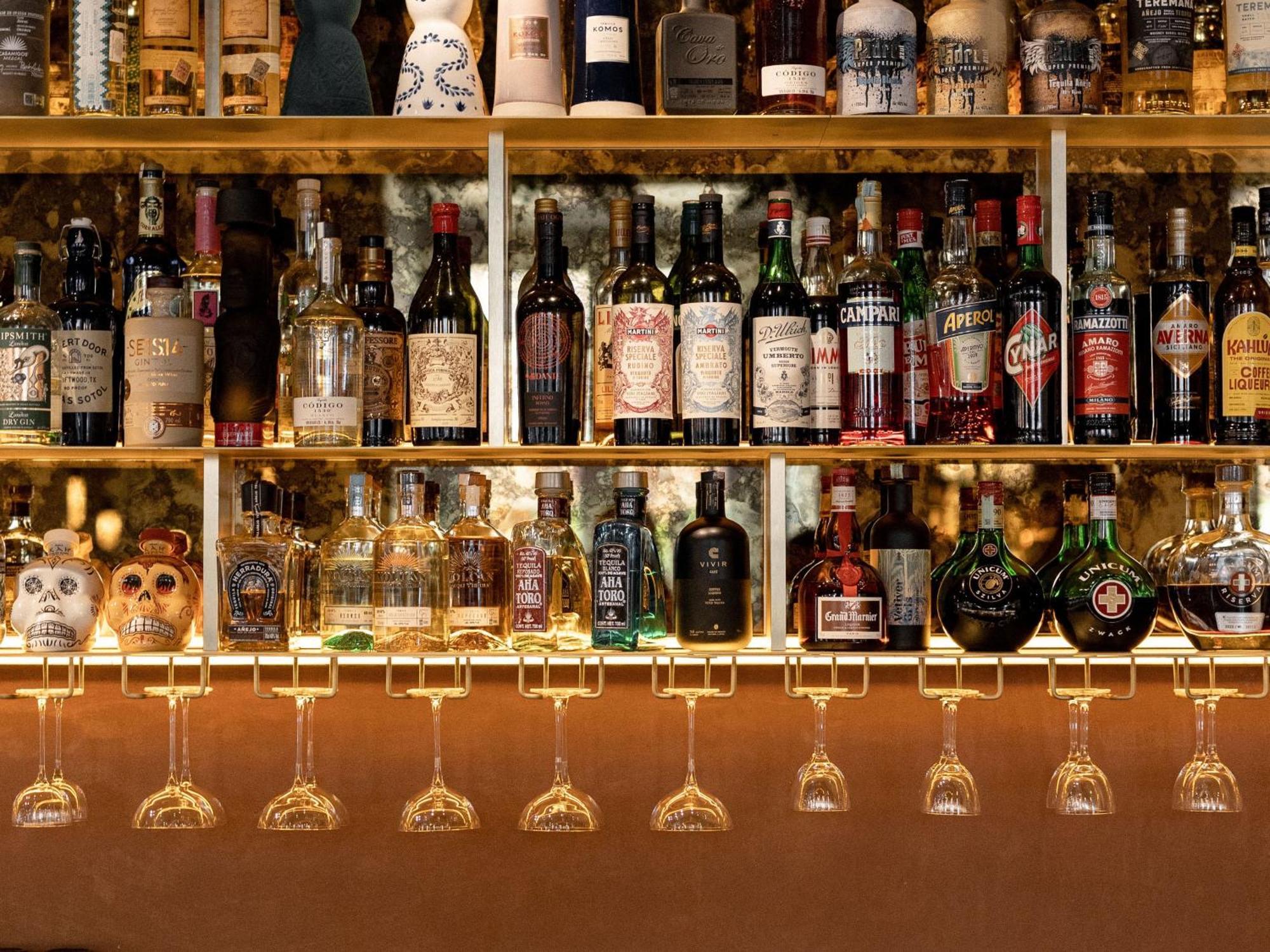 Verno House Budapest, Vignette Collection By Ihg 外观 照片 A selection of spirits