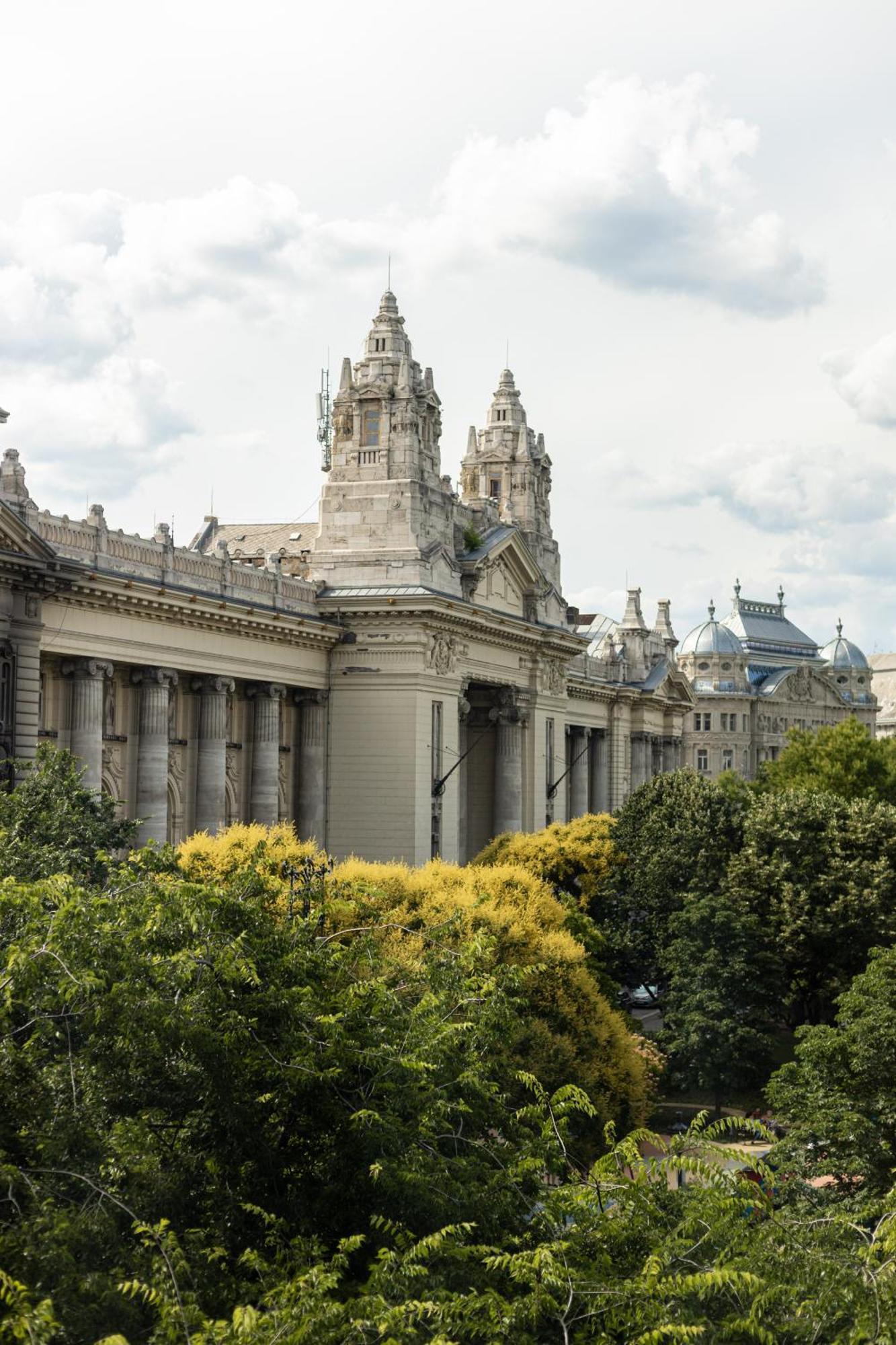 Verno House Budapest, Vignette Collection By Ihg 外观 照片 The Palace of Justice in Paris